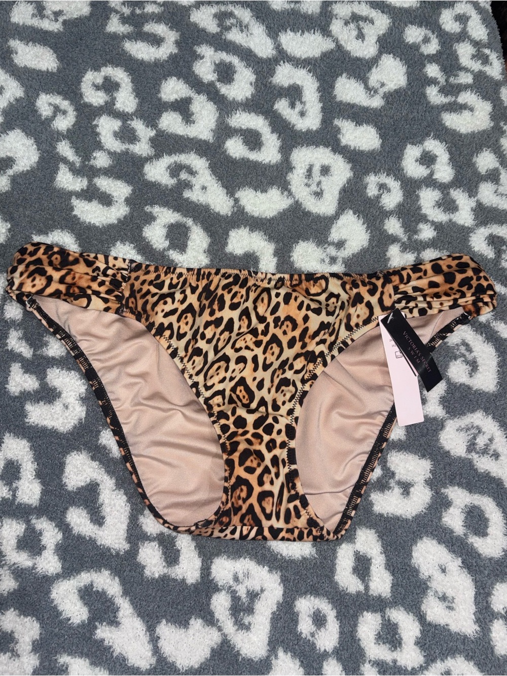 Victoria's Secret NWT Leopard Print Bikini Bottoms in medium